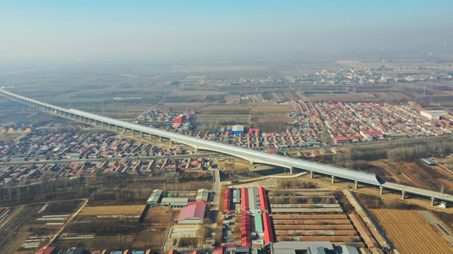 افتتاح خط سكة حديد جديد بين بكين و"مدينة المستقبل" يعزز التنمية الإقليمية المنسقة